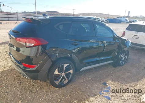 2018 Hyundai Tucson Value z USA, uszkodzony, nr VIN KM8J33A28JU670933